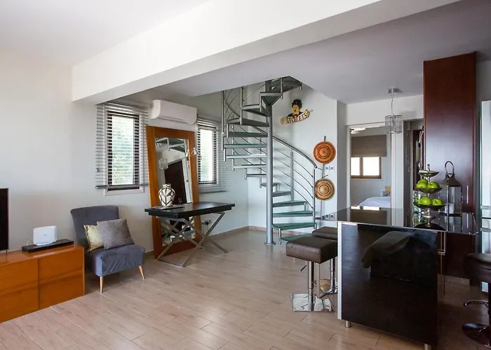 アパート Penthouse Duplex Overlooking The Mediterranean