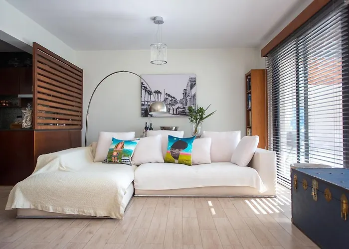 Penthouse Duplex Overlooking The Mediterranean ラルナカ