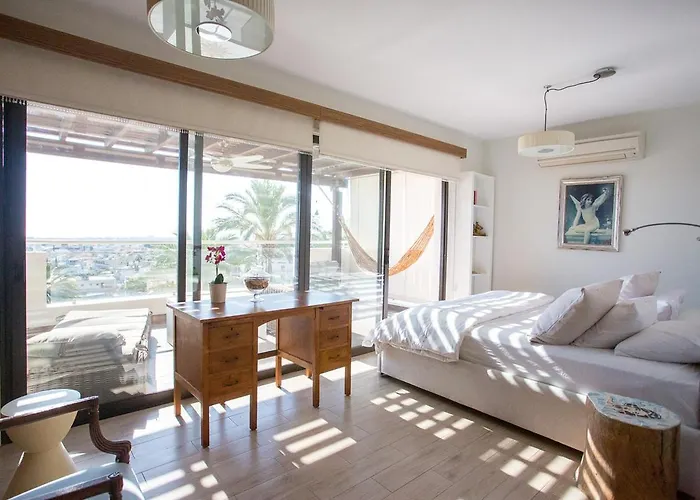 Penthouse Duplex Overlooking The Mediterranean ラルナカ