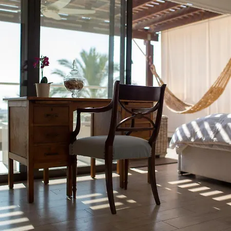 Penthouse Duplex Overlooking The Mediterranean לרנקה